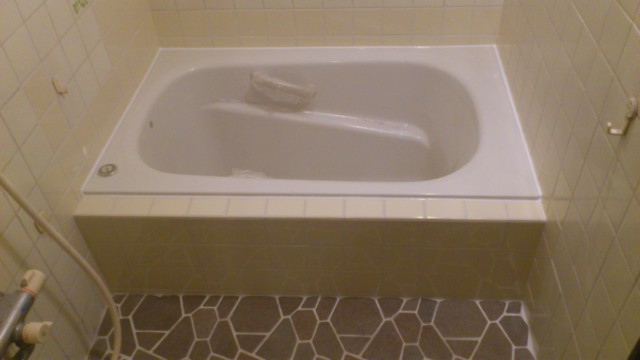 タイル風呂 在来浴室 浴槽入替えの施工例 相模原市南区のリフォーム専門店 小嶋ライフ